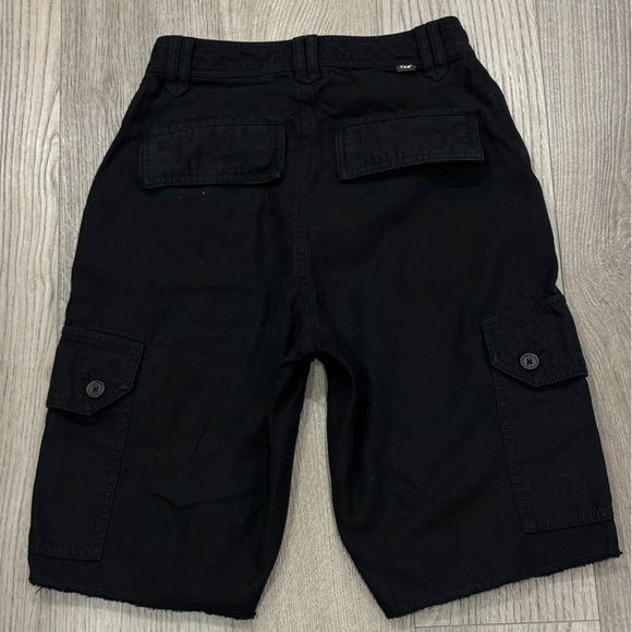 ARITZIA TNA Size 00 Dayton Cargo Shorts Long Black Cotton Lightweight Women - Picture 12 of 13